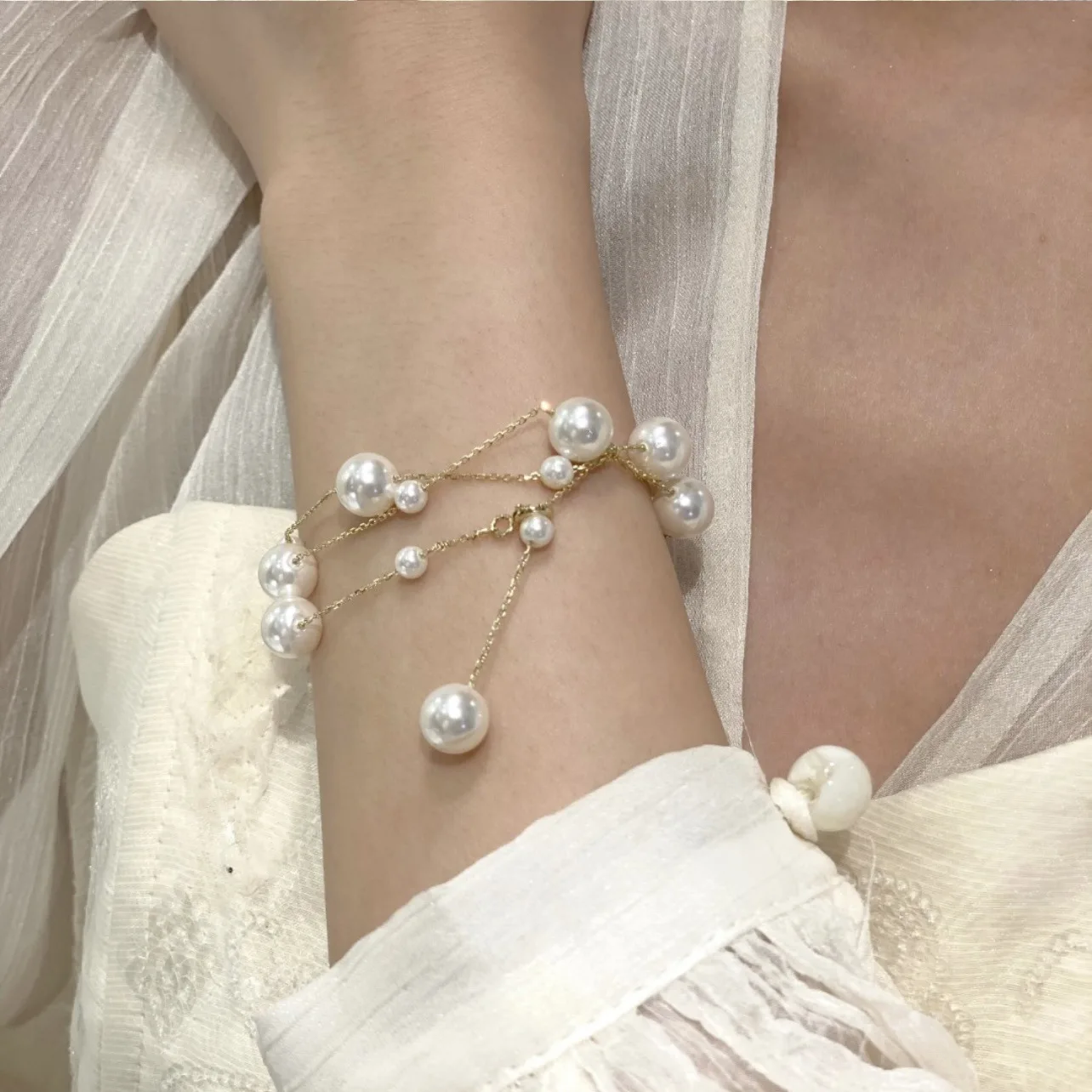 Pearl necklace clavicle chain ladies temperament can be used as bracelets with small fresh and sweet fairy ornaments.