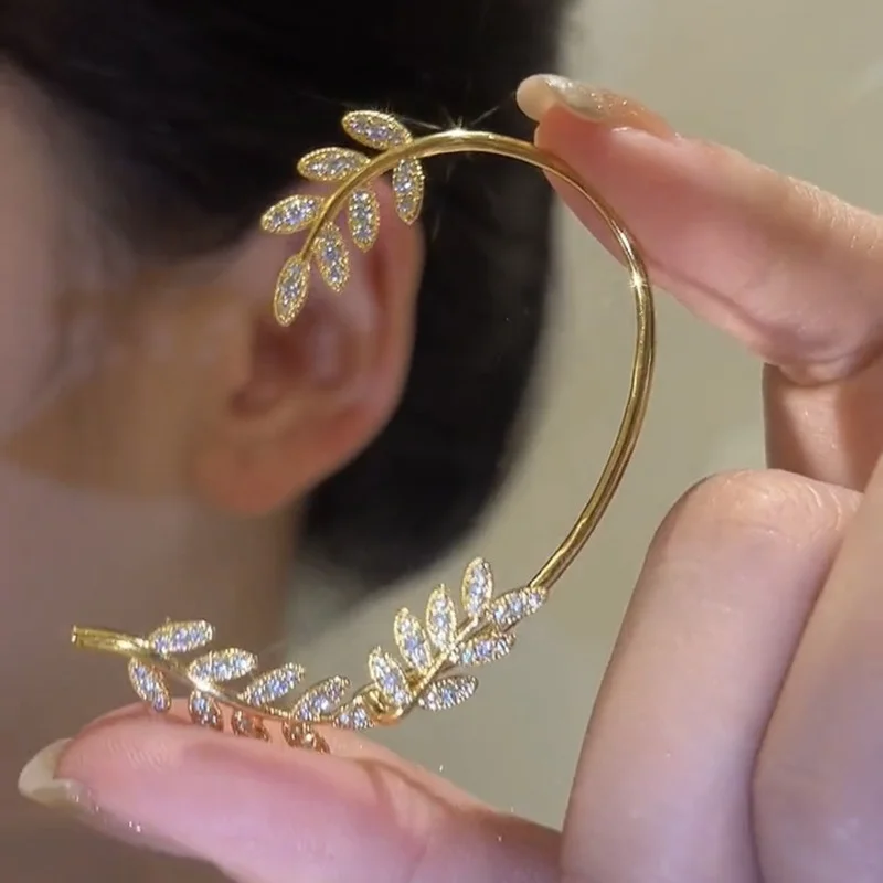 

Exquisite Sparkling Zircon Leaf Gold Plated Metal Ear Cuff Stud Earring for Women Girls Korean Fashion Party Jewelry