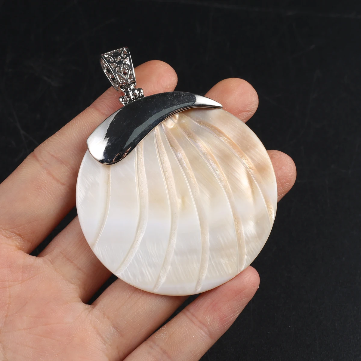 

Necklace Pendant Natural The Mother Of Pearl Shell Exquisite Pendant For jewelry making DIY Necklace Accessory