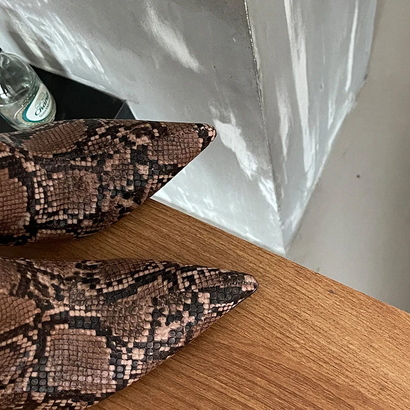 Осенние женские высокие сапоги Женская обувь в западном стиле для женщин новые