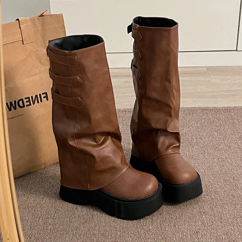 Женские высокие сапоги на платформе