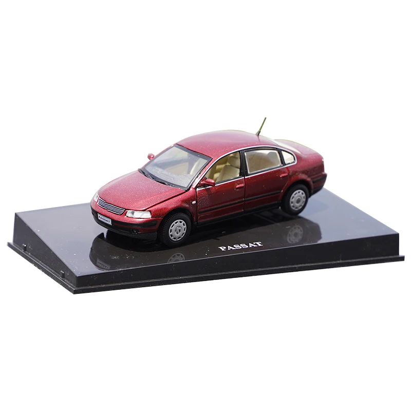 Модель старого автомобиля из сплава PASSAT B5 в масштабе 1:18 1 8 ГСИ коллекционная