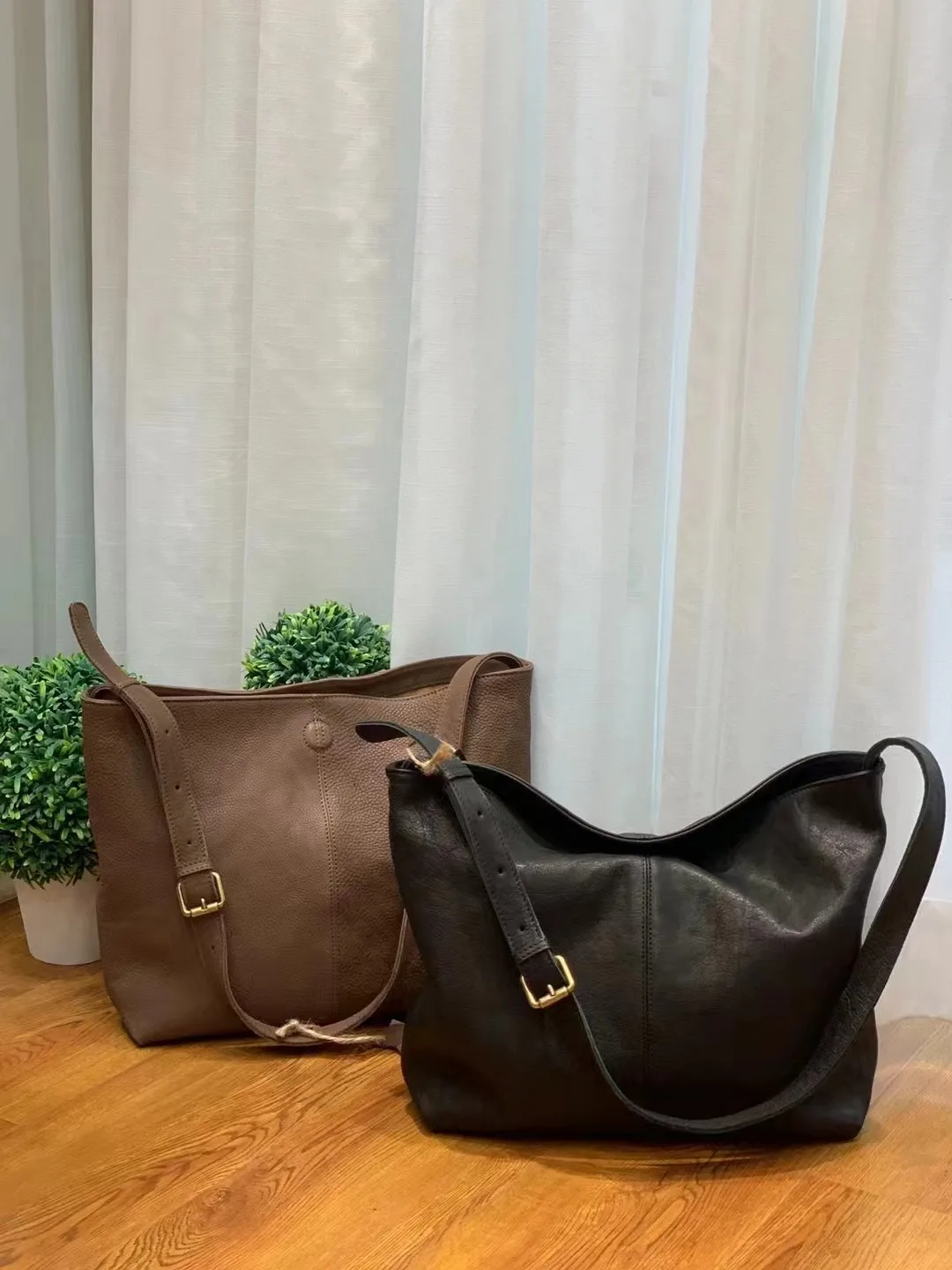 Женская сумка-мешок из натуральной воловьей кожи