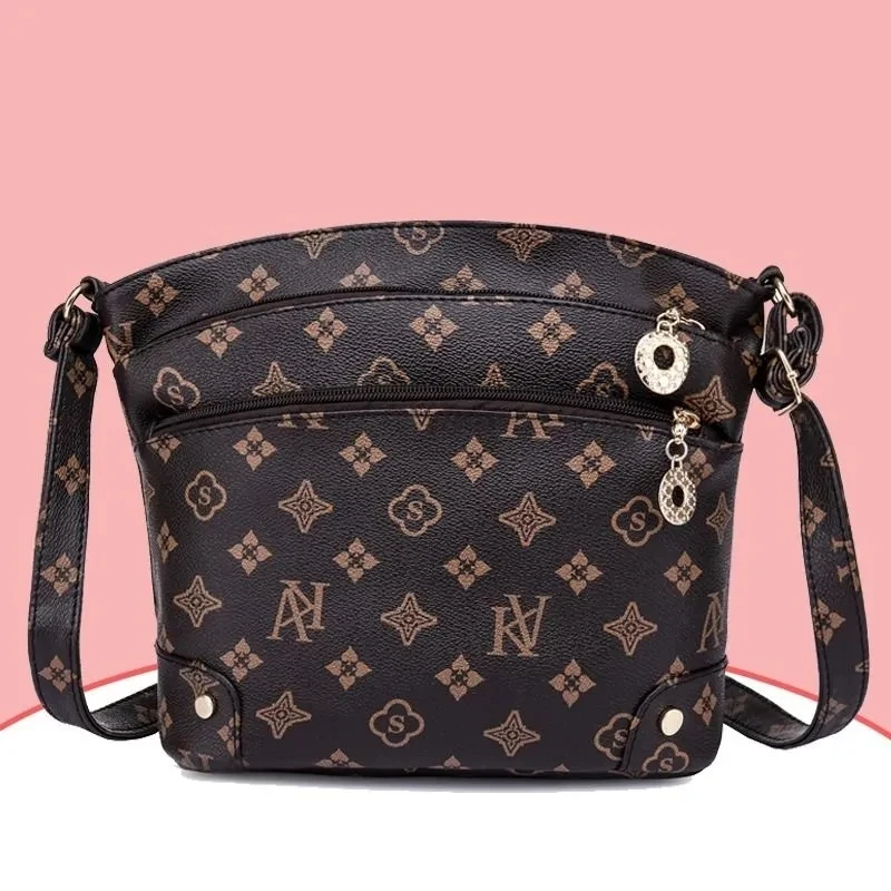

New women's messenger bag. Versatile foreign style women's shoulder bag. Fashion large capacity multi-layer soft leather damp ba