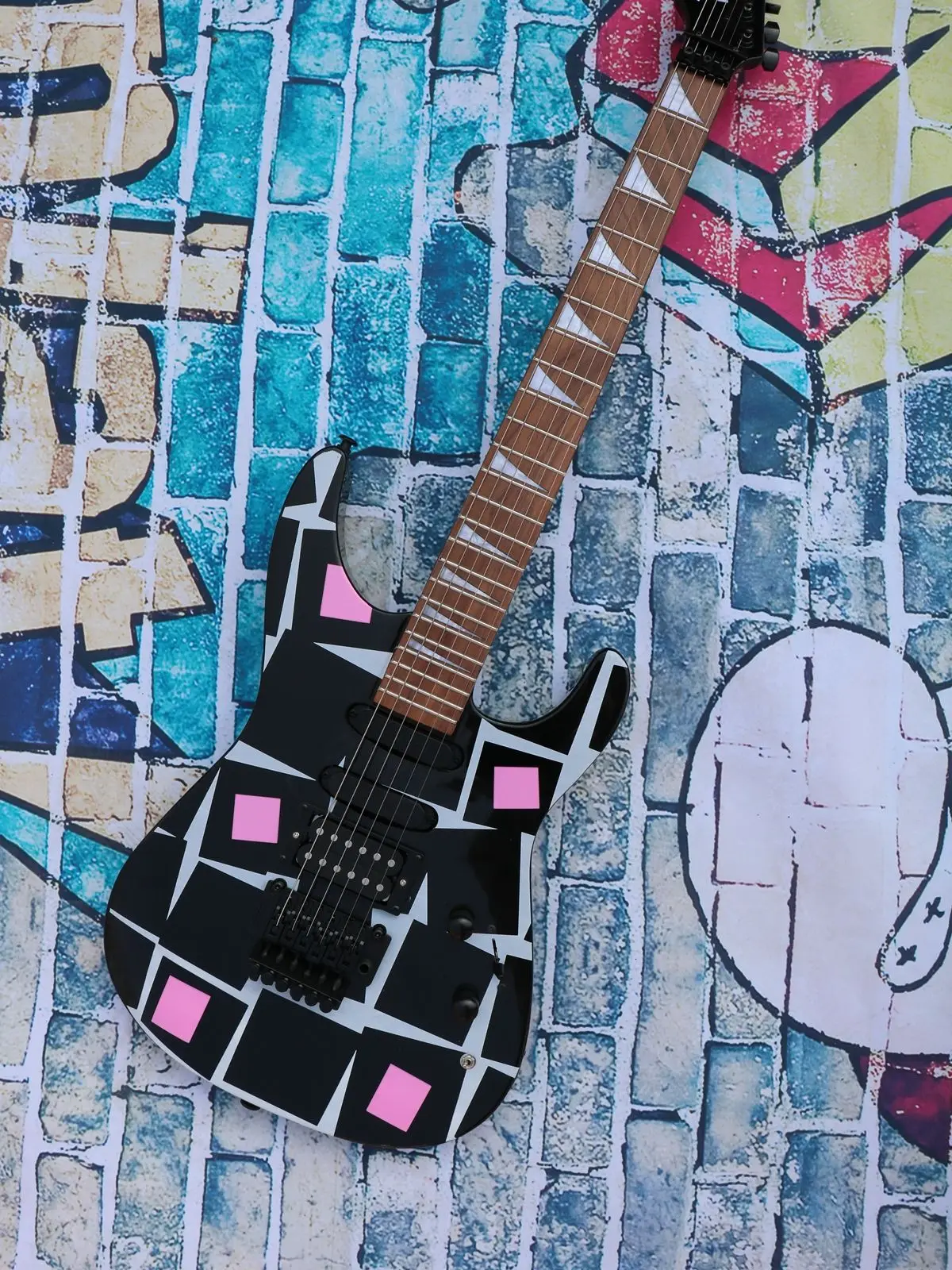 

Розовая квадратная гитара, фингерборд из розового дерева, высококачественный пикап, новая гитара, физическая съемка, очень низкая цена