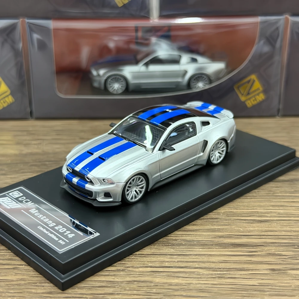 Фото Модель автомобиля DCM 1:64 Mustang 2014, литая под давлением №1