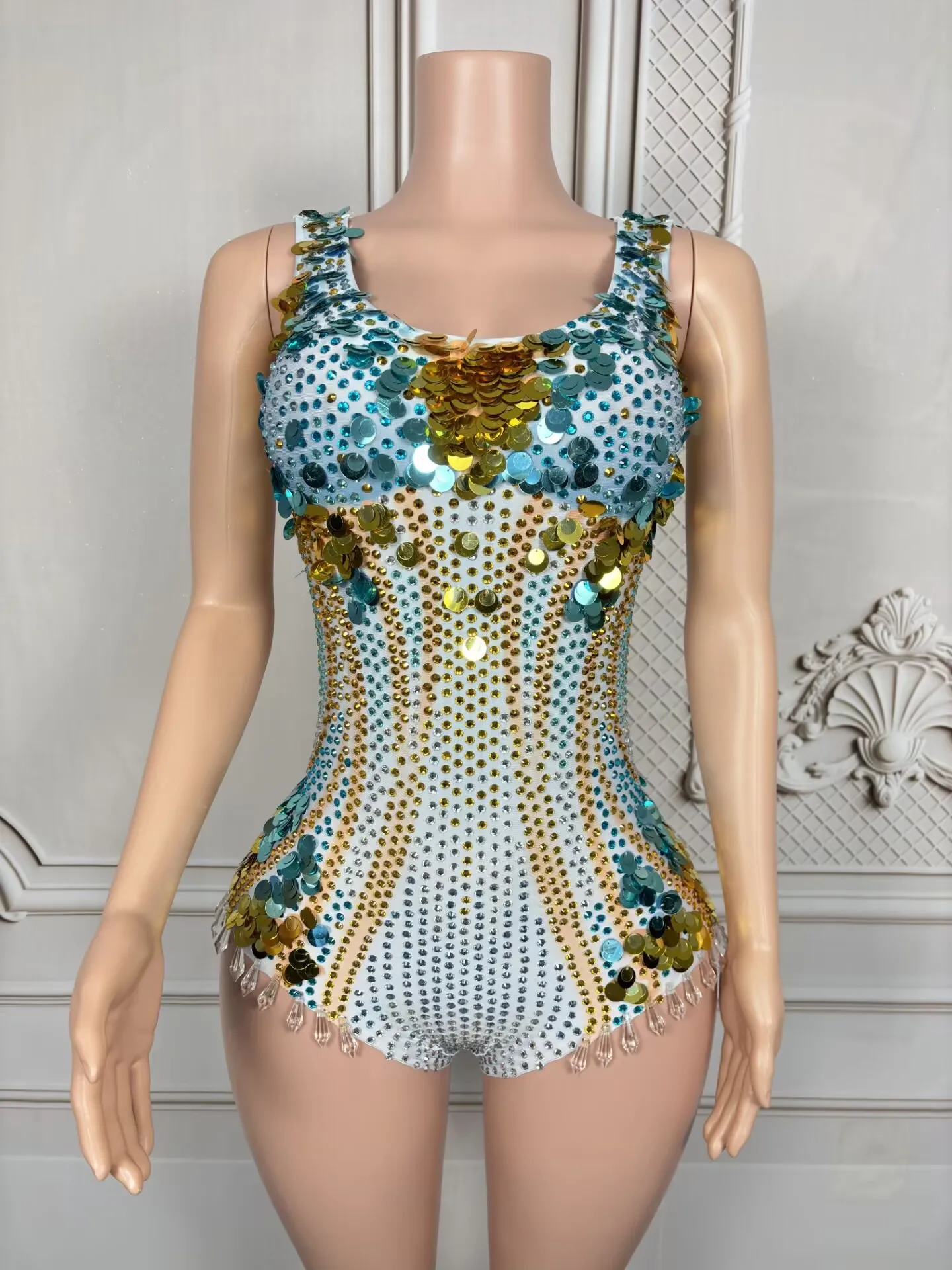 Европейские и американские звезды концертные периферийные костюмы сексуальные