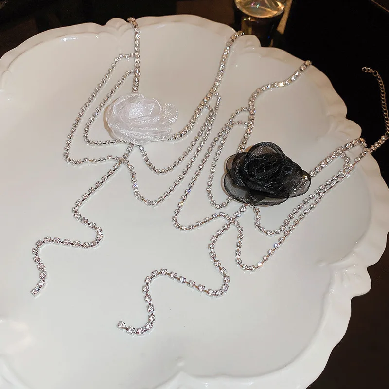 

Элегантное женское многослойное ожерелье с подвеской в виде цветов