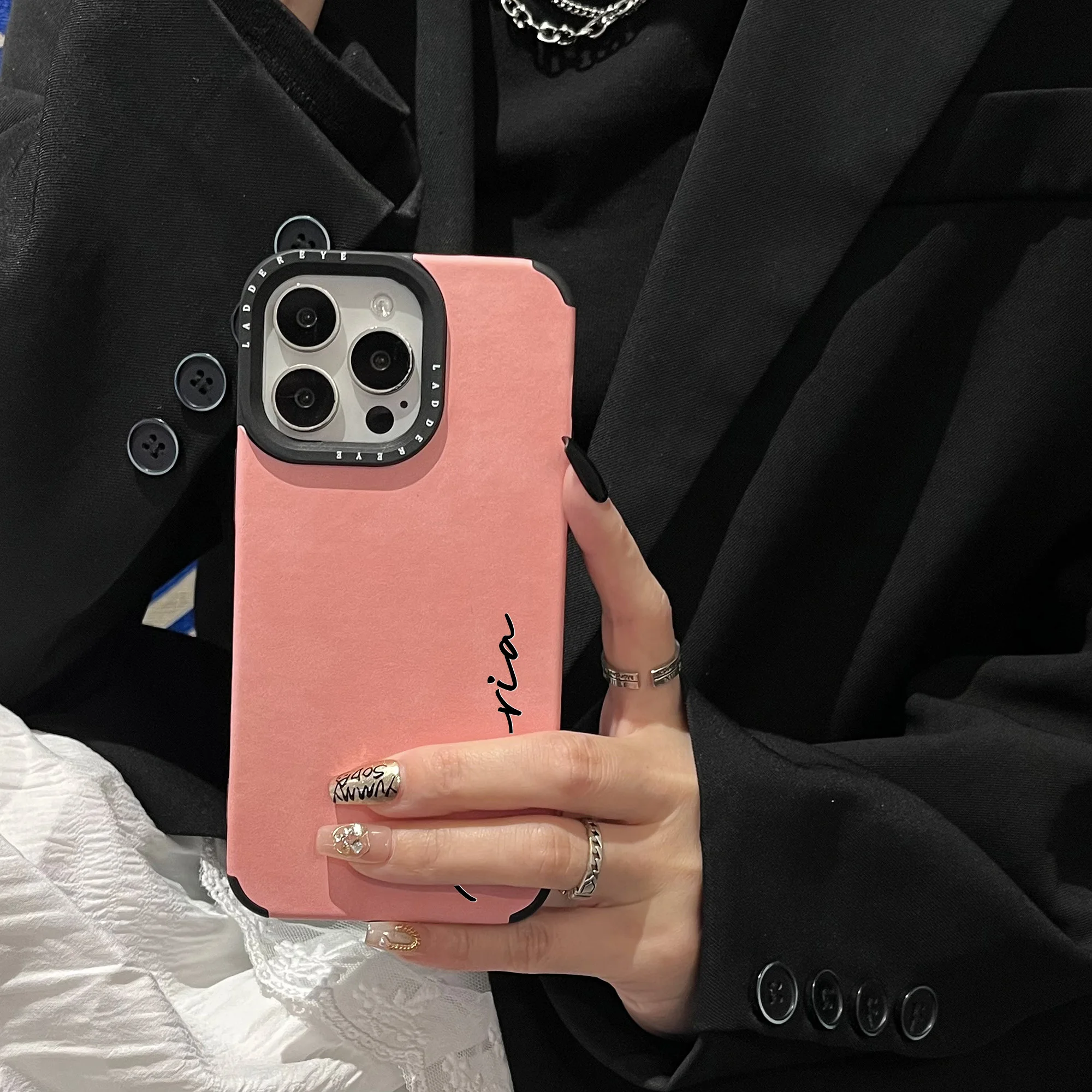 Фото Персонализированный чехол для телефона с индивидуальным именем для iphone 17, 16, 15, 14, 13, 12, 11 Pro Max Plus, роскошный противоударный подарочный чехол из искусственной кожи №3