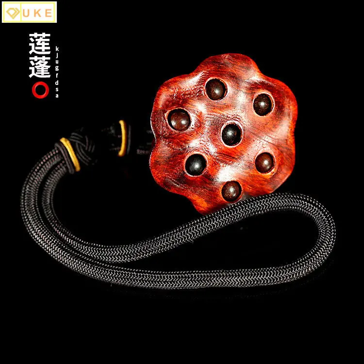 

Подвеска из натурального сандалового дерева с маленькими красными листьями