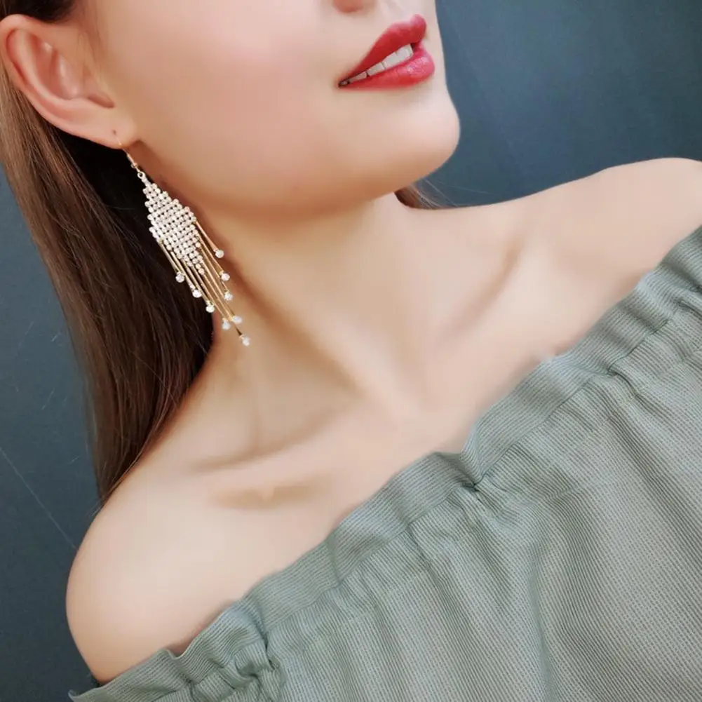 

1 Pair Trendy Women Drop Earrings Geometric Lady Earrings Good Workmanship Rhinestone Dangle Earrings Long-lasting