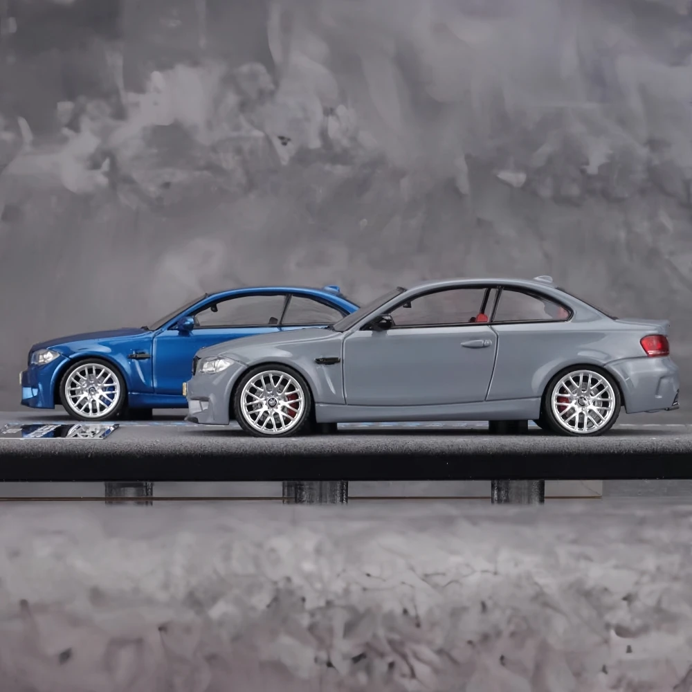 Фото Коллекционная модель автомобиля Mortal 1:64 F82 1M COUPE из литого металла №2