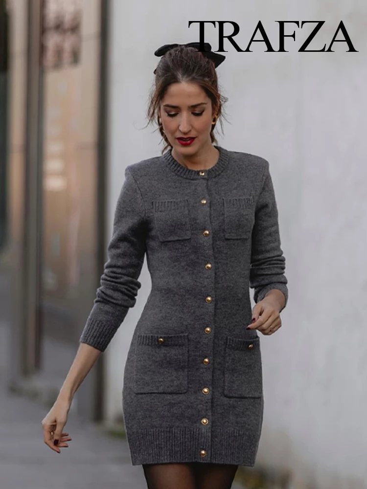 Женское однотонное мини-платье с круглым вырезом и длинными рукавами