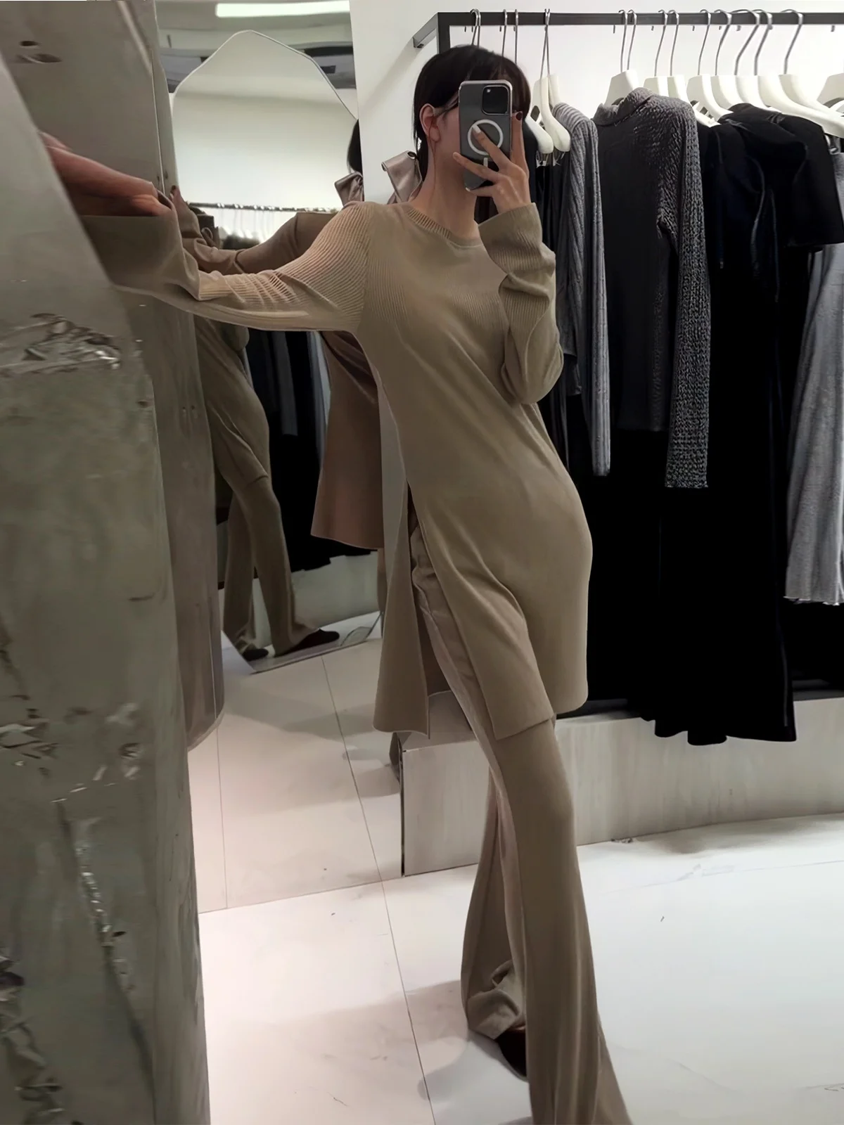 Ozhouzhan новинка осени 2025 ретро средней длины вязаный топ с разрезом широкие брюки