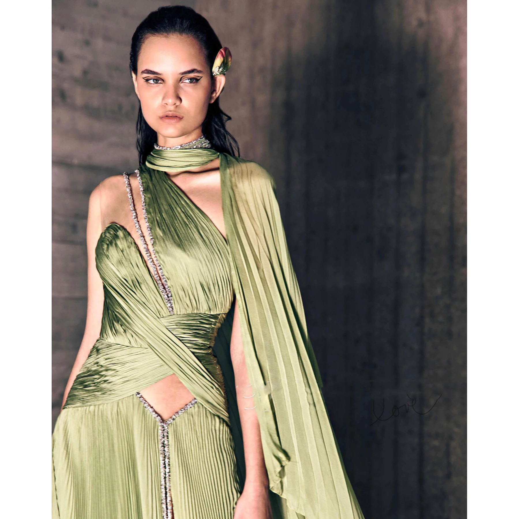 Платье женское ТРАПЕЦИЕВИДНОЕ трапециевидного силуэта с бисером и рукавами