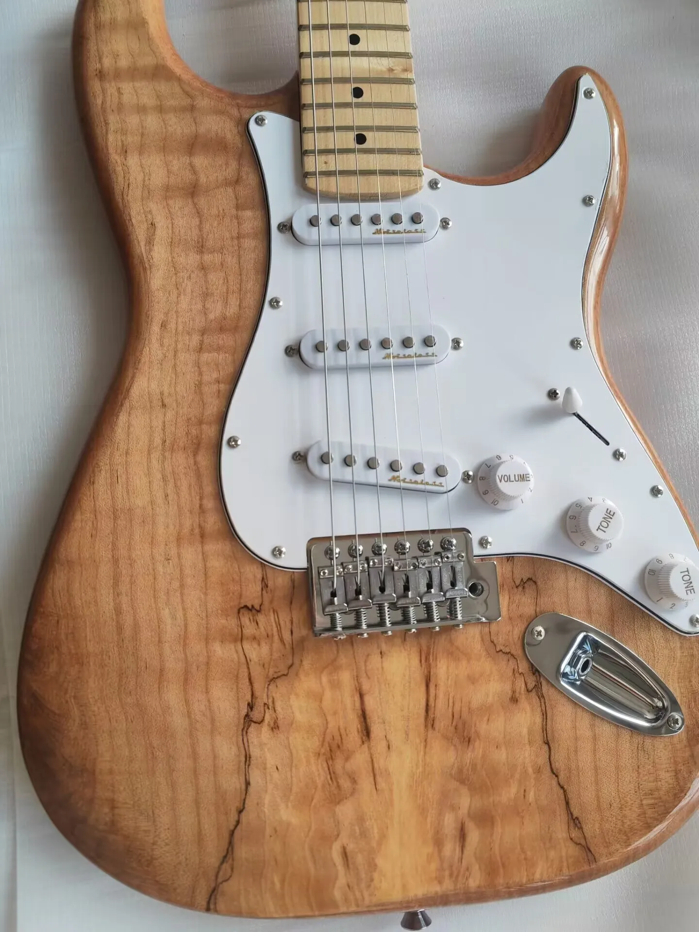 

Винтажная деревянная хромированная электрогитара Natral Sunburst Flame maple top
