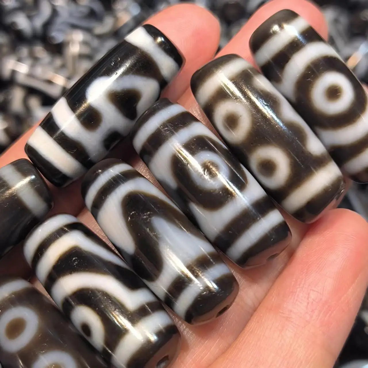1pcs/lot natural agate dzi black white Weathered White core hole Accessories jewelry archaic bead Rare varieties Multiple patter