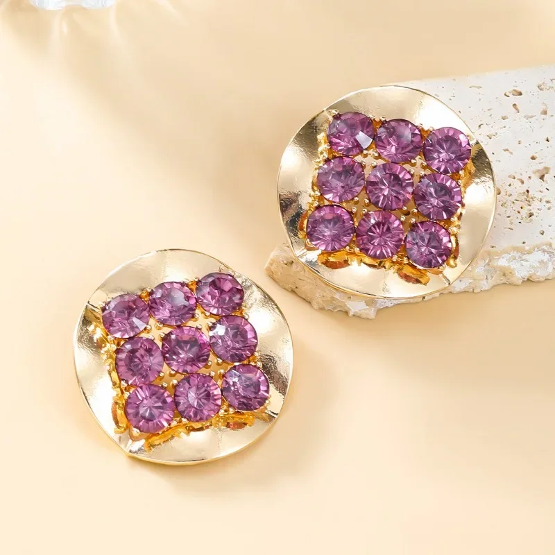 Женские серьги-гвоздики с геометрическим рисунком