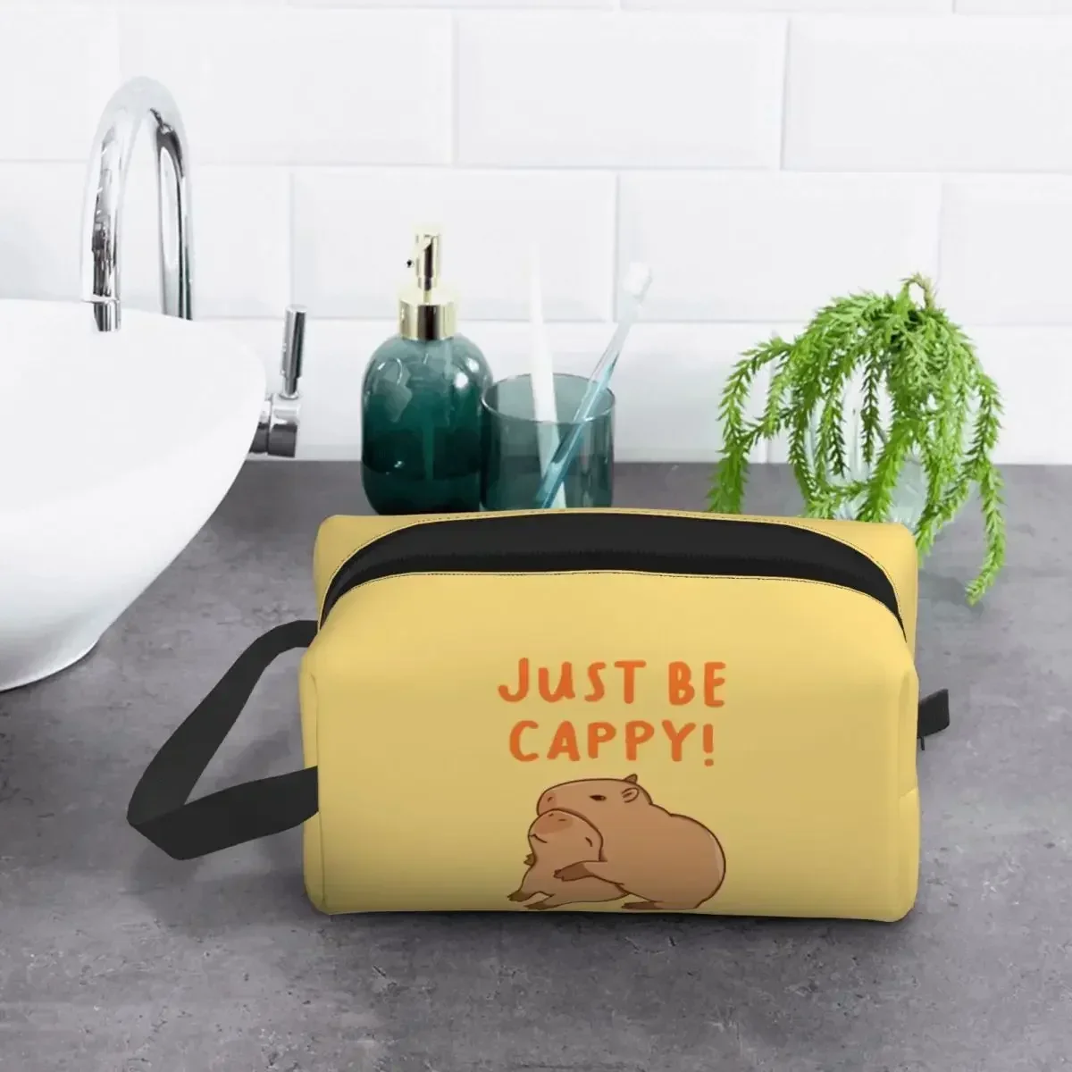 Женская косметичка с надписью Just Be Cappy And Hug