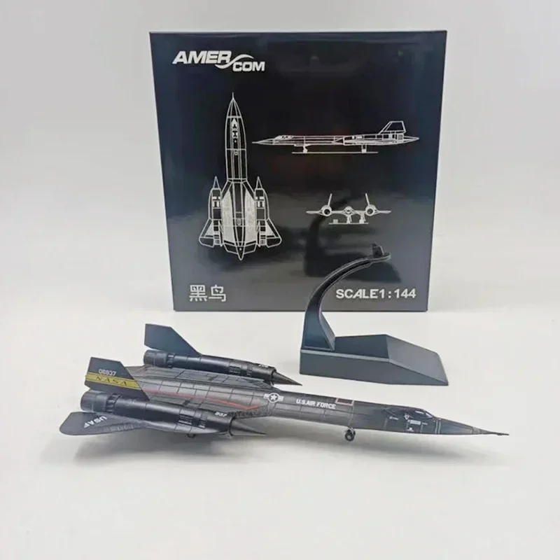 Модель самолета SR-71 Blackbird 1:144