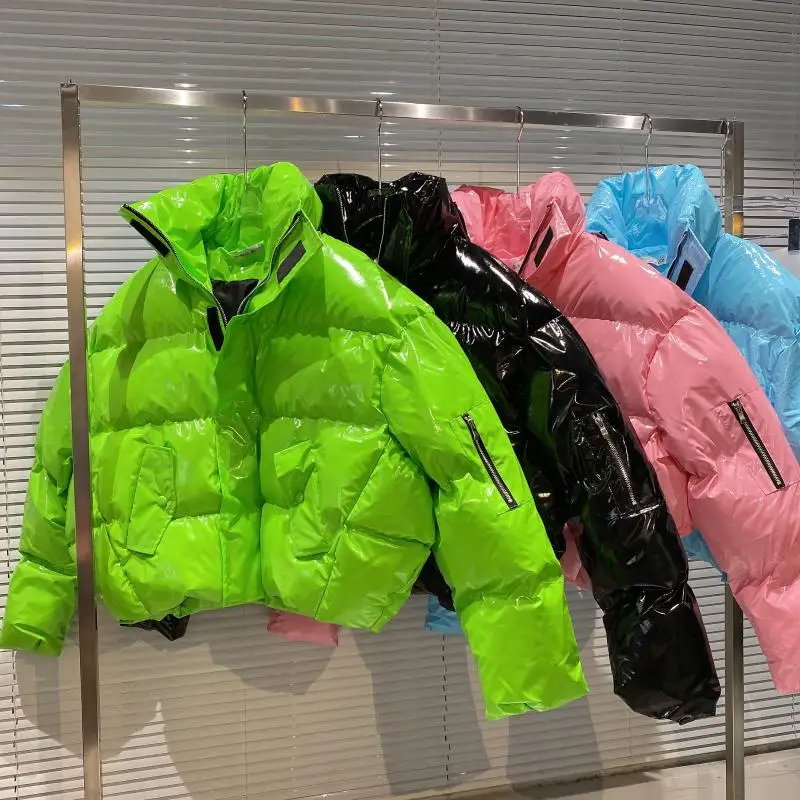 Женская куртка из лакированной кожи с воротником-стойкой и хлопковым подкладом