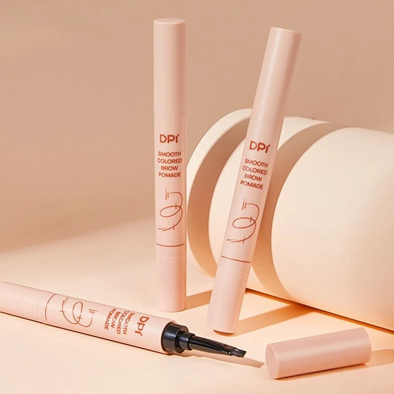 Eyebrow-dyeing cream pen is waterproof and sweat-proof, does not fade for a long time and does not smudge natural wild eyebrows.