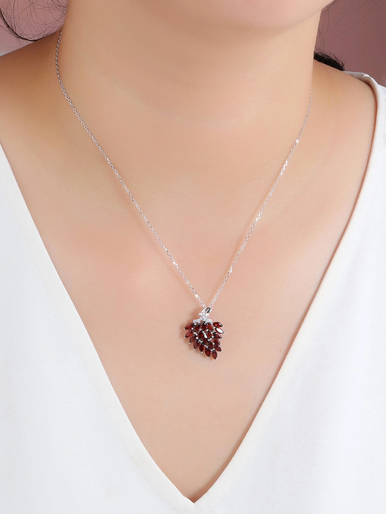 Женское Ожерелье с красным гранатом из серебра 925 пробы