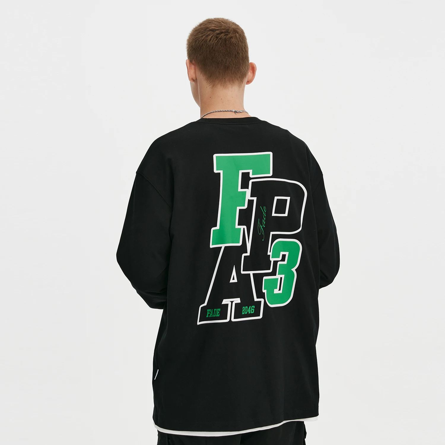 Раскладка надписей с надписью ЦА контрастный цвет длинный рукав весна и осень