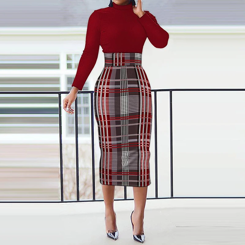 

Женское платье-макси с круглым вырезом и длинным рукавом