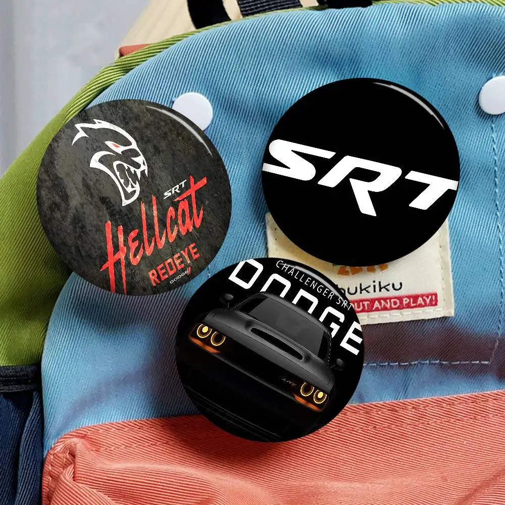 Фото SRT Hellcat Demon Dodge Challenger гоночный автомобиль аниме булавка для одежды мультяшный значок украшение для рюкзака ювелирные аксессуары №4