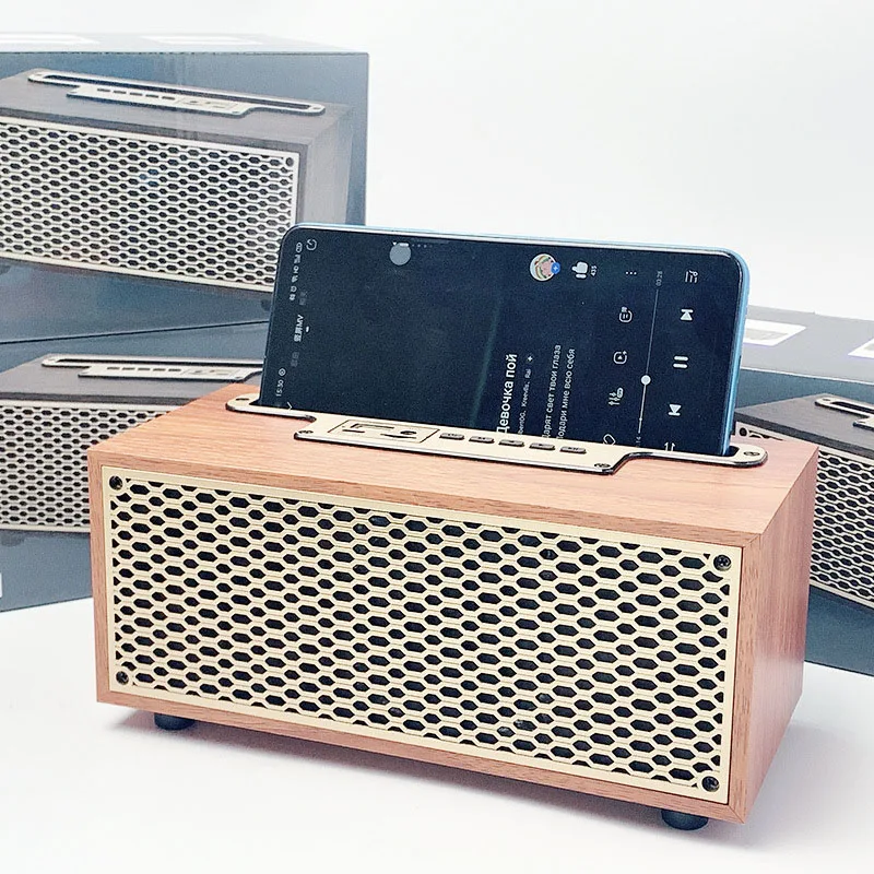 

Высококачественная стандартная беспроводная Bluetooth-колонка в стиле ретро
