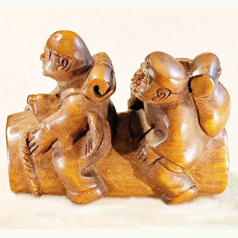 

Ручная резная статуэтка из бука