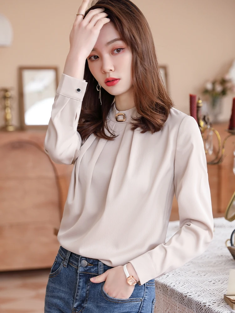 Блузка женская однотонная с воротником-стойкой длинным рукавом и оборками -