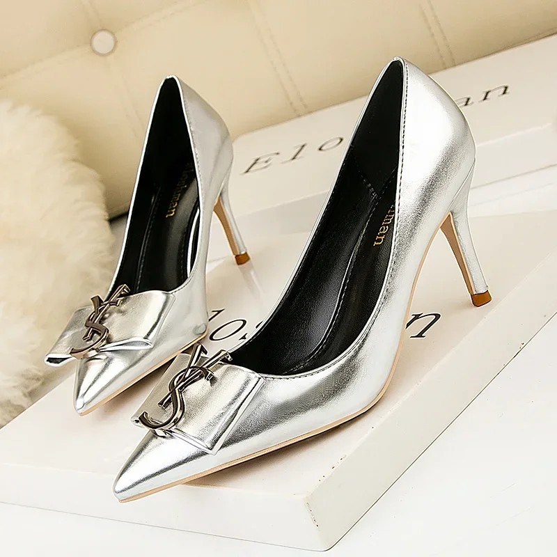

Женские Роскошные Дизайнерские Туфли-лодочки на высоком каблуке 7 см, привлекательные женские свадебные туфли на низком каблуке, цвет металлик, серебристый