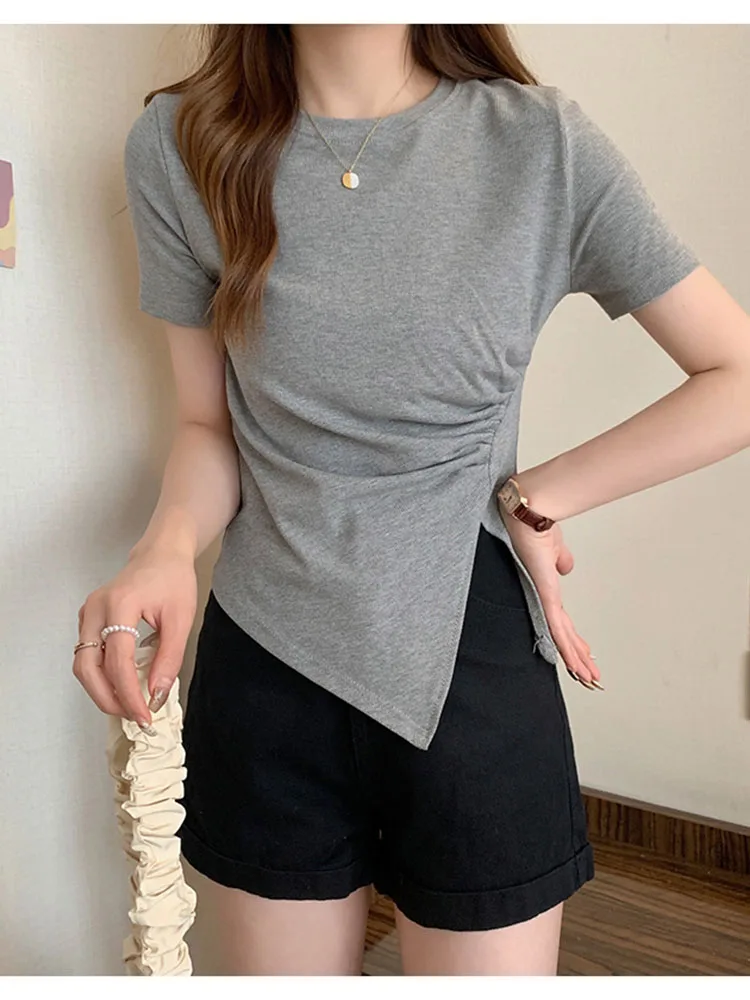 

Женские летние футболки, необычная футболка с коротким рукавом в Корейском стиле с ощущением ниши. Короткий плиссированный топ с разрезом D3404