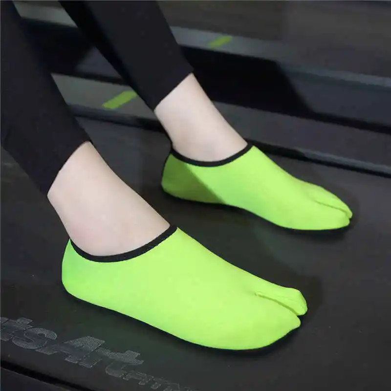 

Bottes Slippers For Men Designer For Top Brand Men's Shoes 2023 Rubber Linen Clog Luxury Designer Trainer Man Sandals Tennis