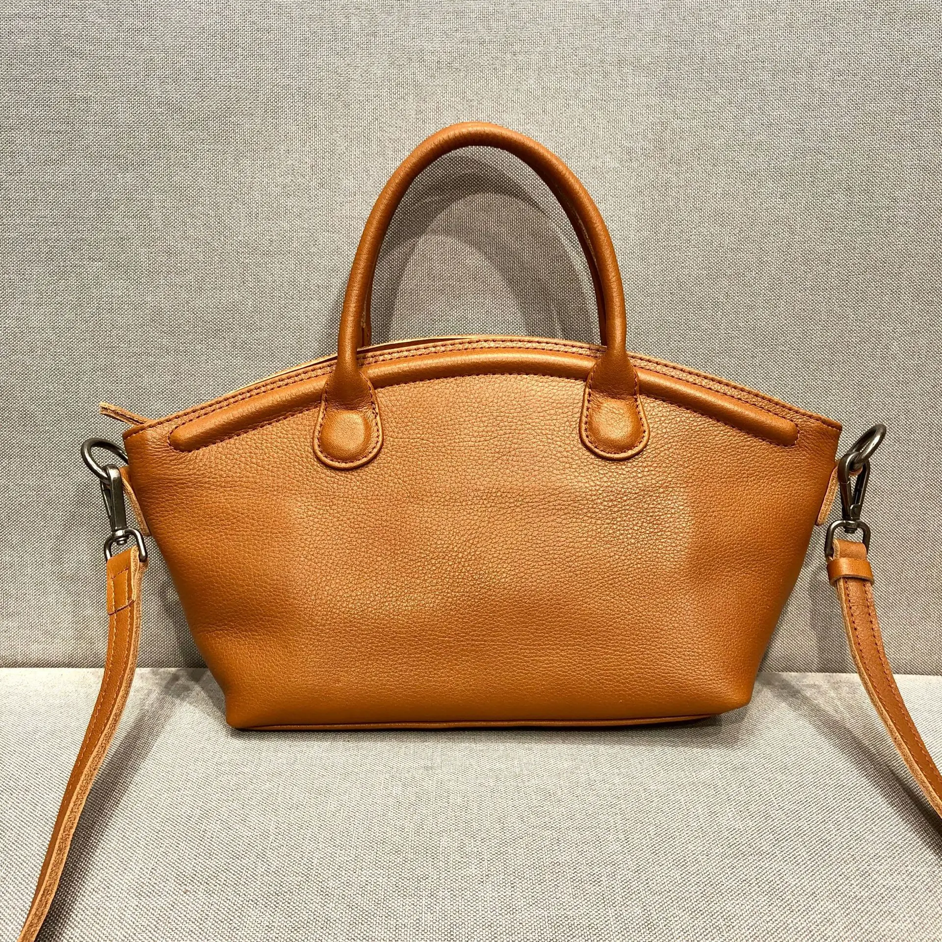 Рисунок 5 - Женская сумка через плечо