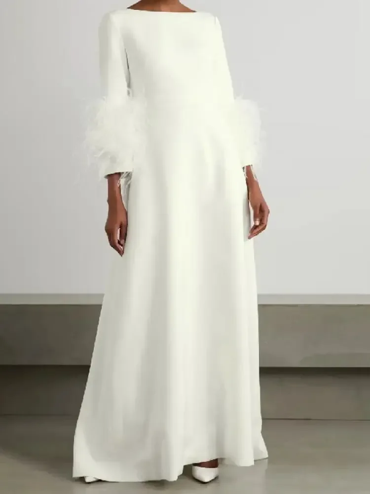 Женское платье-макси с перьями весна-осень