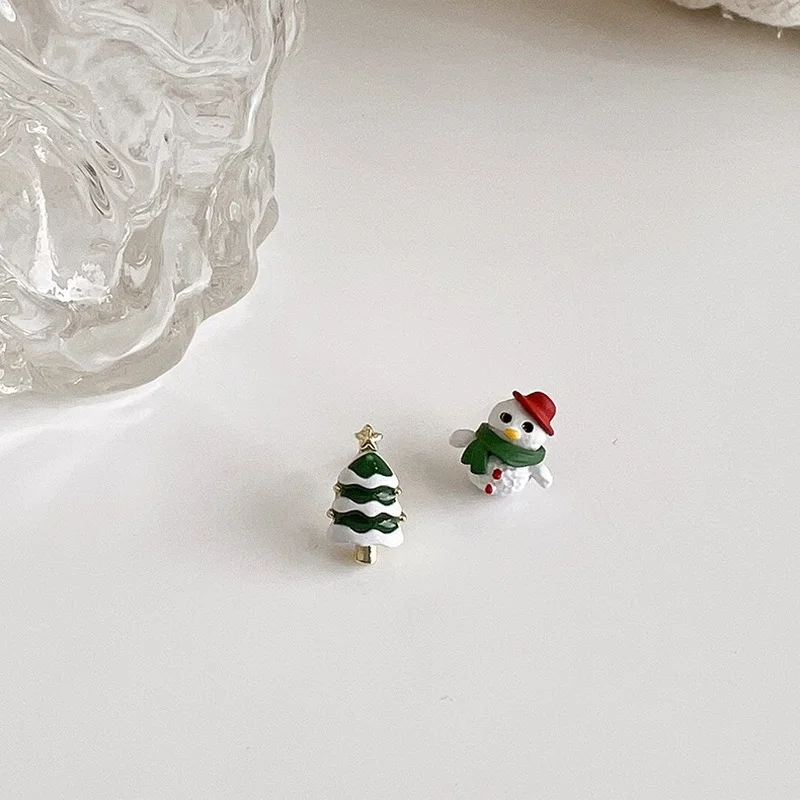 

VSnow Trendy Asymmetric Snowman Green Christmas Tree Stud Earring for Women New Spray Star Metal Earring Jewelry Pendientes