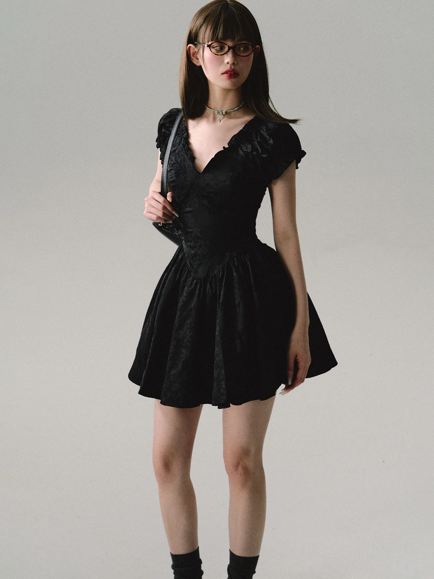 Женское жаккардовое платье с V-образным вырезом