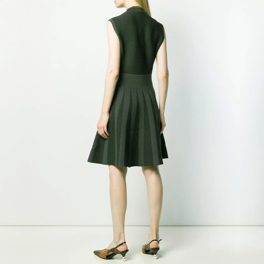 Женское жаккардовое плиссированное платье вязаное с глубоким V-образным вырезом