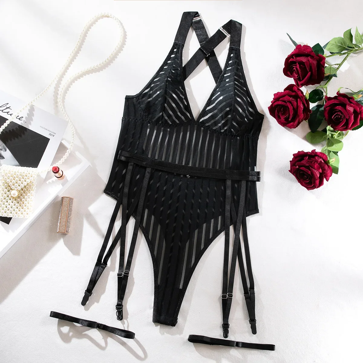 Женский комбинезон с открытой спиной откровенный из экзотического материала