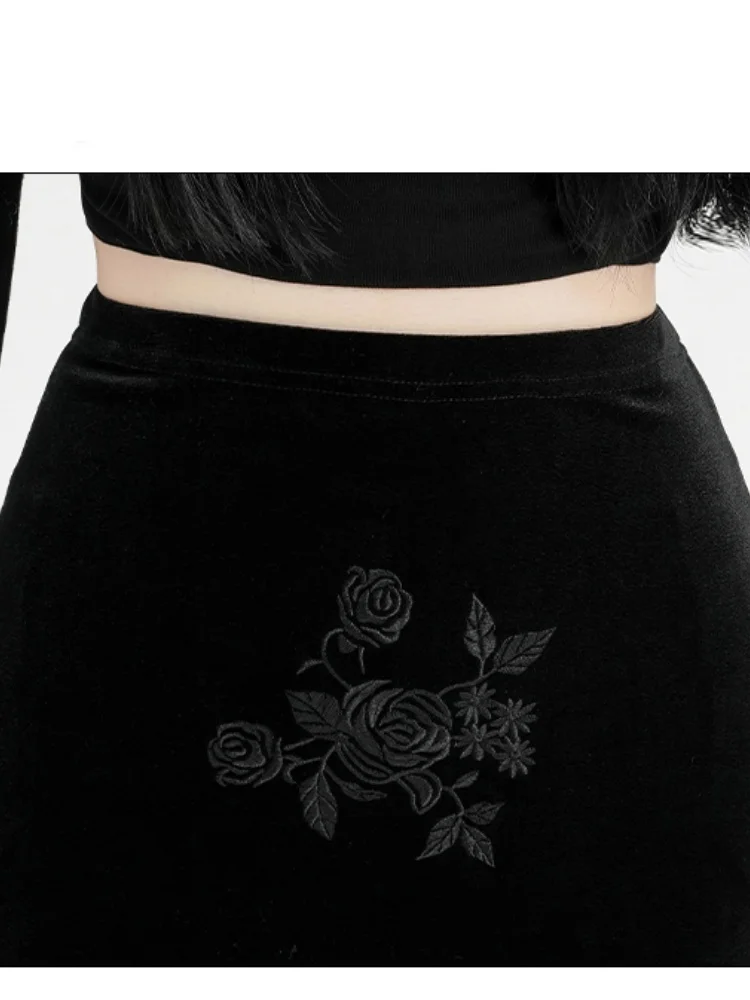 Женская бархатная юбка-русалка с вышивкой