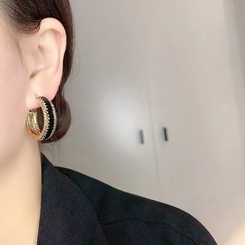 Легкие роскошные новые французские серьги в стиле ретро черные с кристаллами