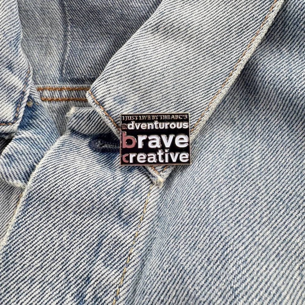 Металлическая брошь из фильма Секретная жизнь Уолтера Митти Линии Я просто жить