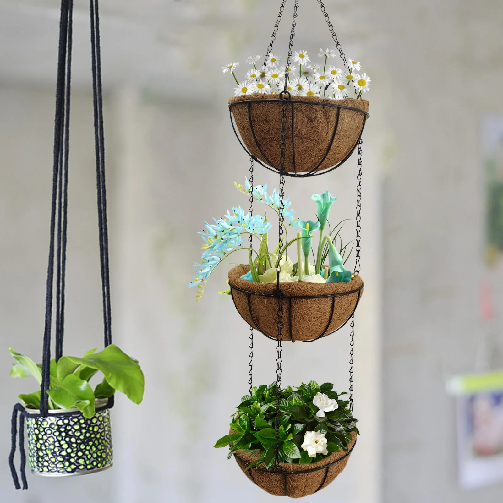 

Hangings Planter Basket With Coco Liner 3 Layers Metal Hangings Flower Pot Round Wire Plant Holder Watering Basket Chain Porch