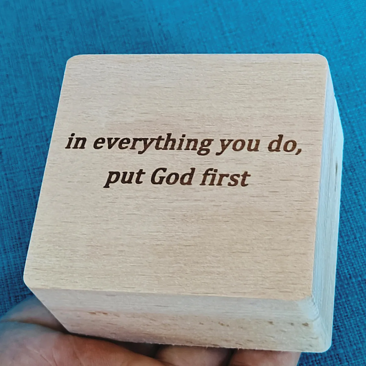 

Put God First Golden Mechanism Music Box Customized Engraved Photo Wood Musical Gifts Unusual Anniversary Wedding