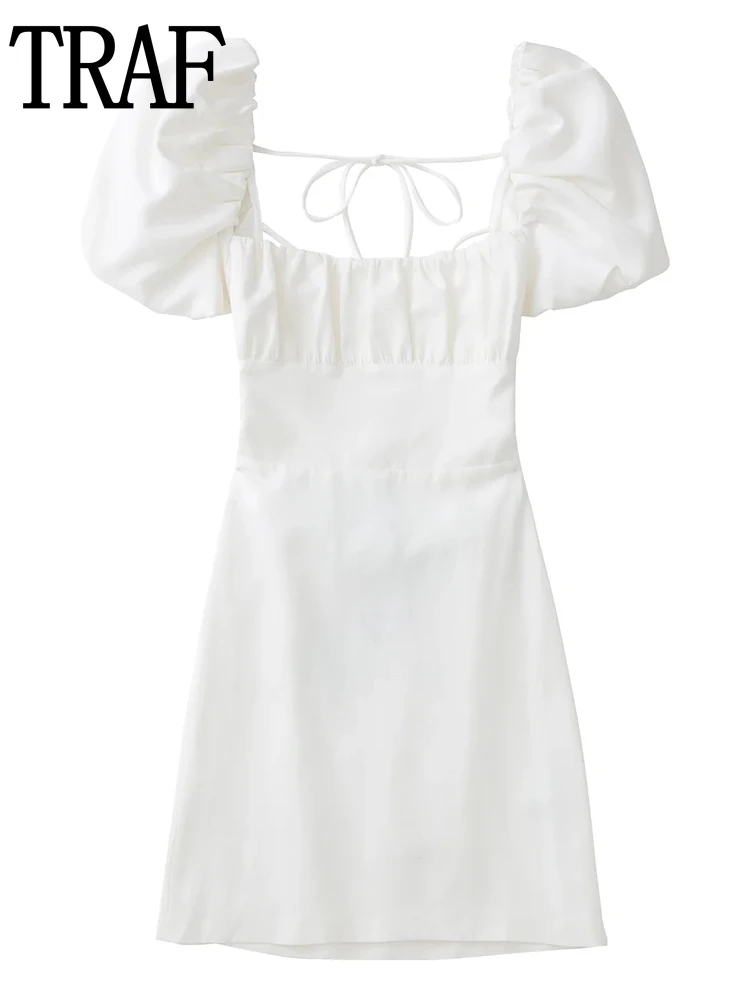 

Платье-мини женское белое с пышными рукавами, открытой спиной и рюшами