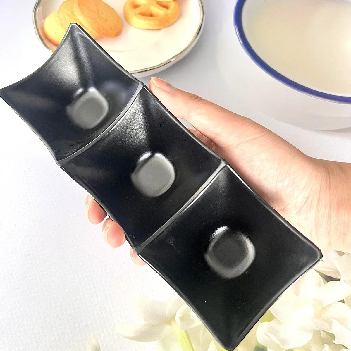 

Черная меламиновая тарелочка для соуса