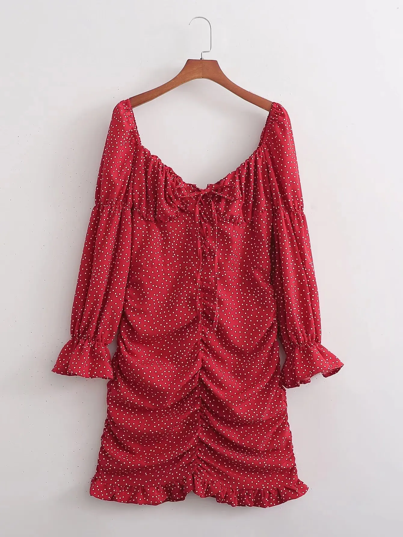 

2022 spring / summer new women's dress French Polka Dot bubble sleeve exposed shoulder bag hip dress